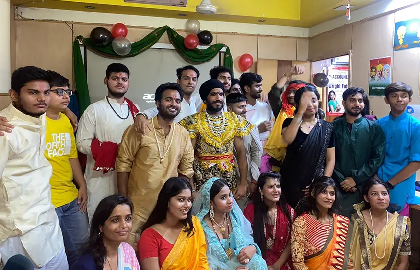 Students enact scenes from Ramayan during cultural fest at Oxford Software Institute